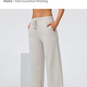 Brand New Vulori wide leg halo pants size smalll.